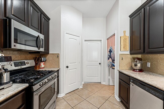 Building Photo - 115 Cobblestone Ct