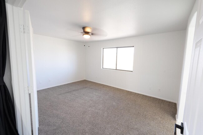 Building Photo - 16182 N 157th Dr