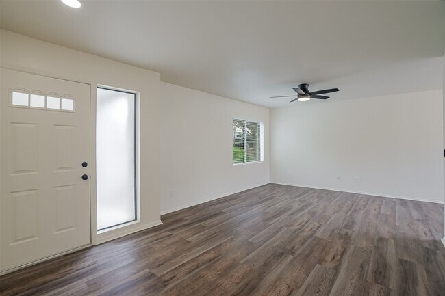 Building Photo - 2 bedroom, 2 bath condo near the airport
