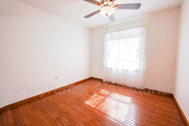 Building Photo - 7123 Red Horse Tavern Ln