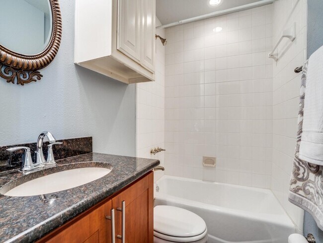 Building Photo - 5707 Lewis St