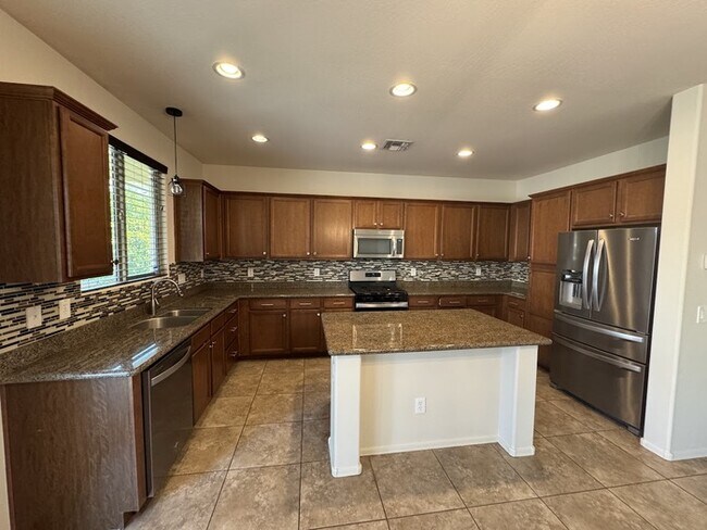 Building Photo - Queen Creek With Pool
