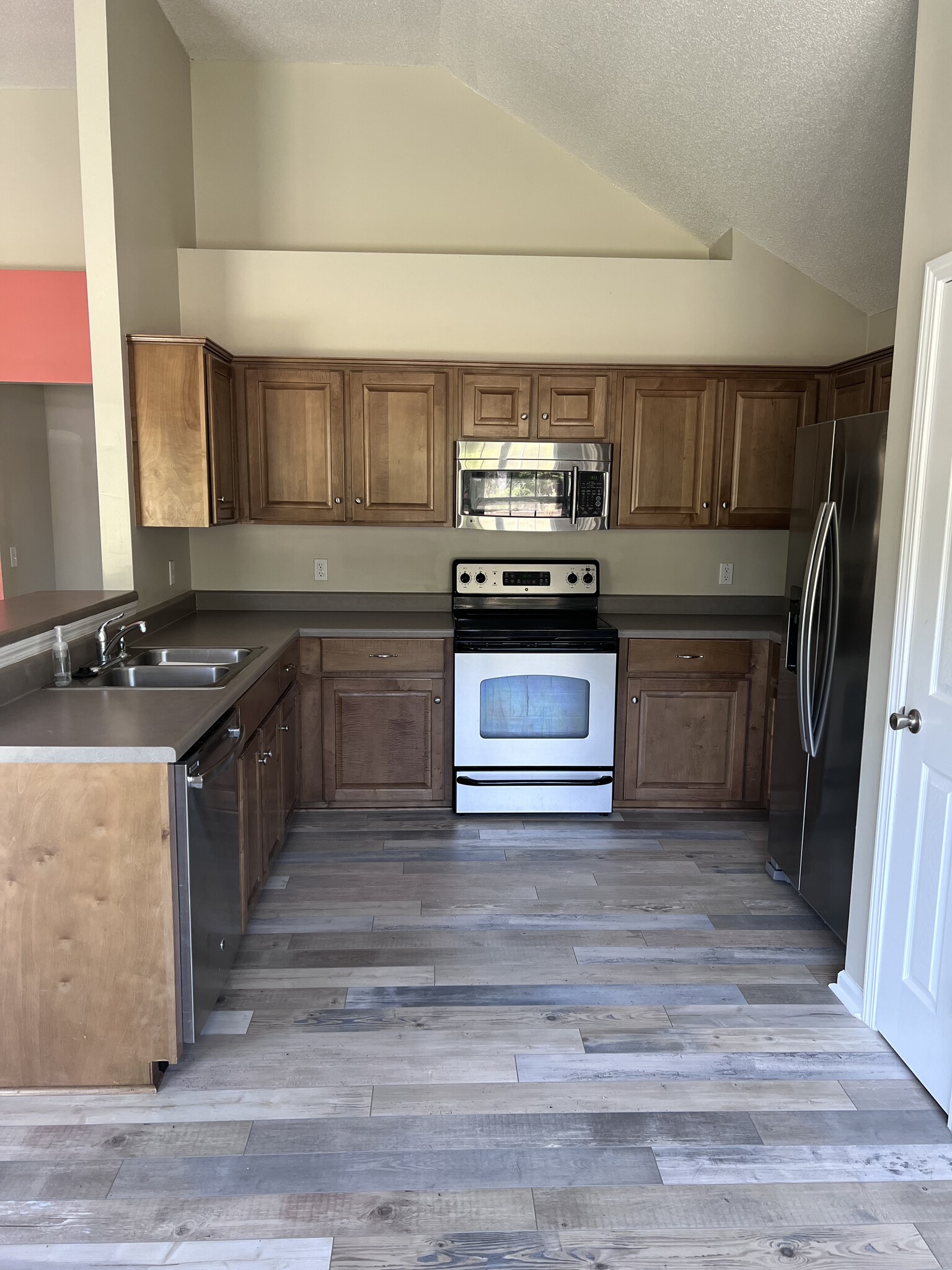 Kitchen - 110 Creekside Cir