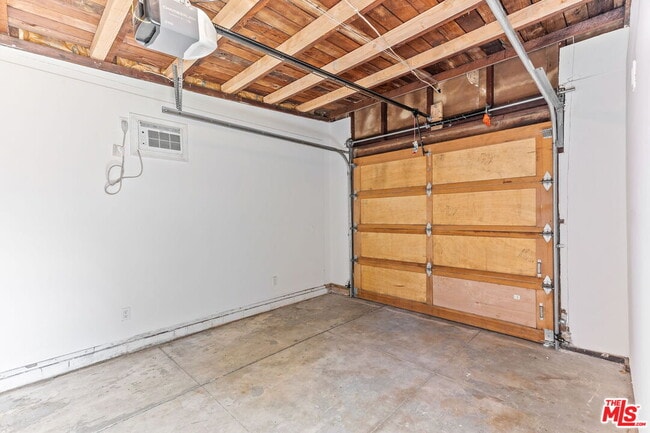 Building Photo - 2148 Veteran Ave