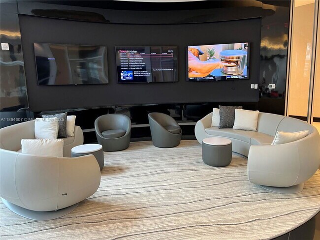 Building Photo - 851 NE 1st Ave