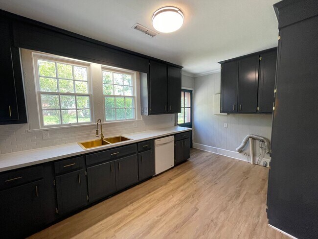 Building Photo - Large 2/1 House in Celanese- $1,495