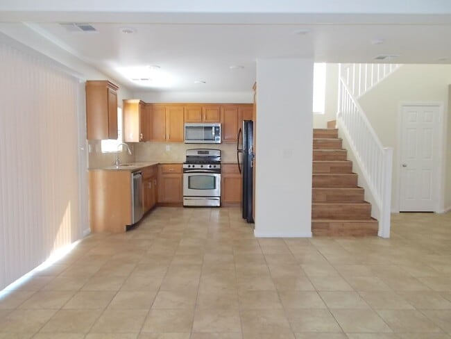 Building Photo - Come live the Las Vegas dream!