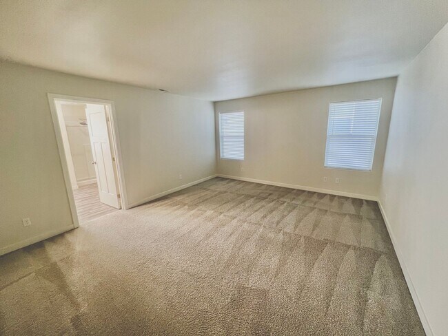 Building Photo - AVAILABLE NOW! 3BD 2.5 BATH TUMWATER LIVING