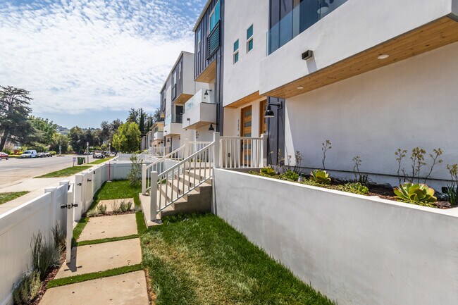 Building Photo - 4293 Tujunga Ave