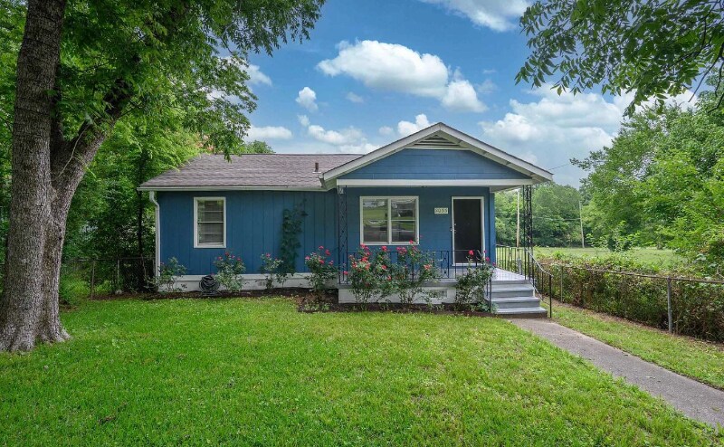 Primary Photo - 2033 E Lake Blvd