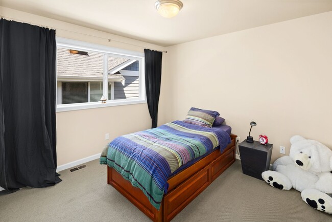Building Photo - Gorgeous Big Ravenna Home in Seattle
