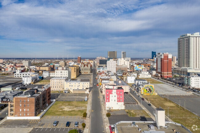 Building Photo - Shamrock Hotel and Apartments