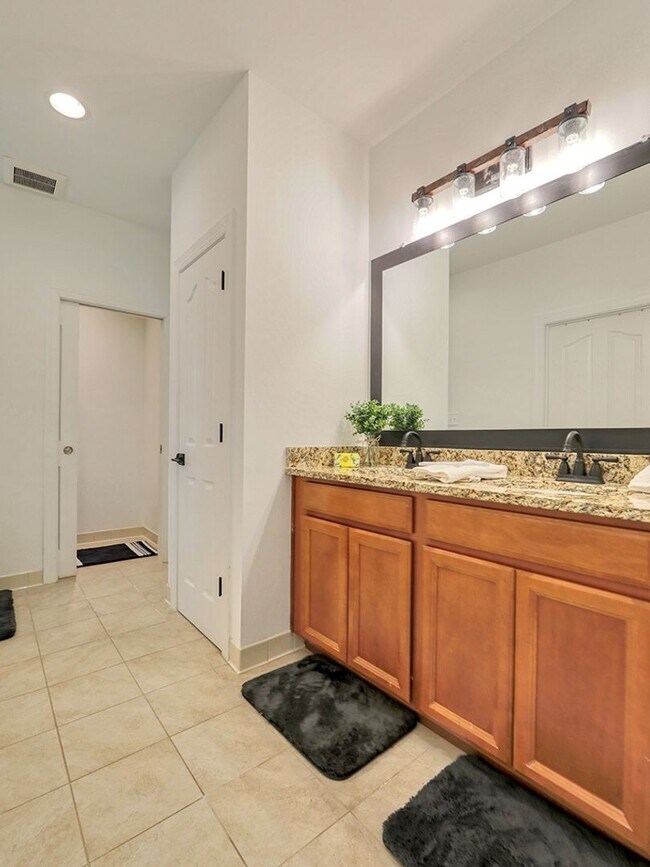 Building Photo - Spacious 3BR / 3.5BA Single family home • 2,500 Sq Ft • Baywood