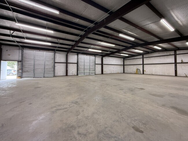 Building Photo - 26605 E River Rd