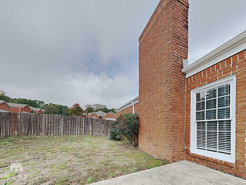 Building Photo - 804 Rockhurst Ln