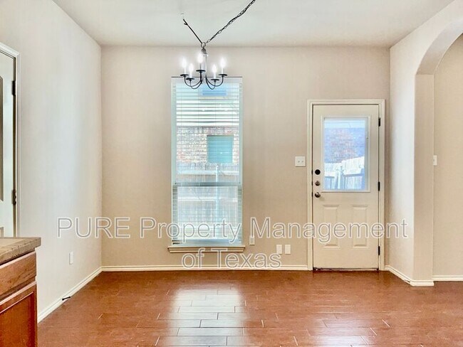 Building Photo - 124 Holly St