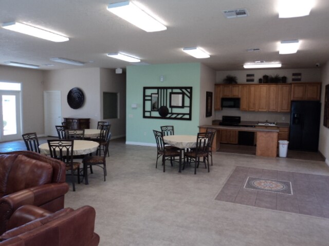 Building Photo - 175 Shade Tree Ln