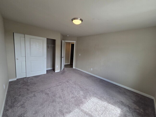 Building Photo - 2524 Jacaranda Ave