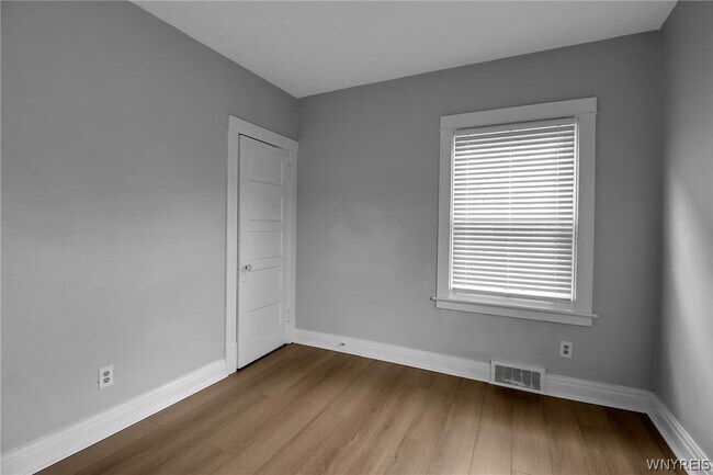 Building Photo - 800 Amherst St