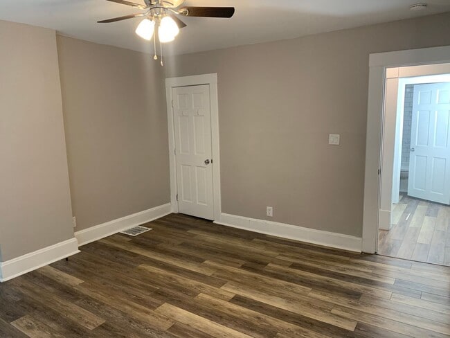 Building Photo - 142-144 W. Norwich Ave.