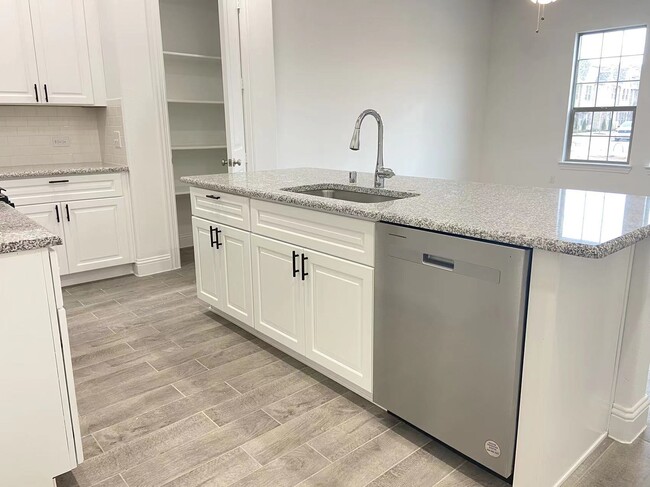 Building Photo - 1495 Perrin Ln