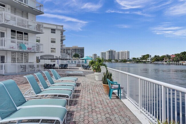 Building Photo - 1913 S Ocean Dr