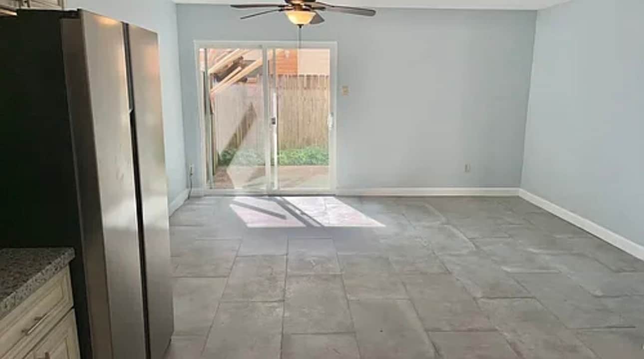 Living room - 811 Vouray Dr