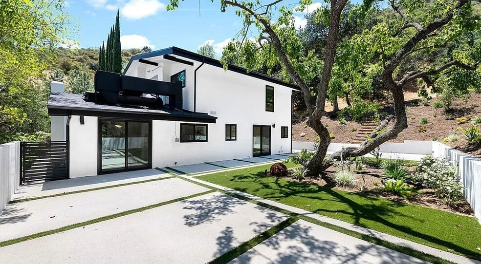 Building Photo - 17163 Clemons Dr