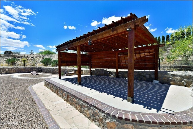 Building Photo - 529 Castlerock Ln