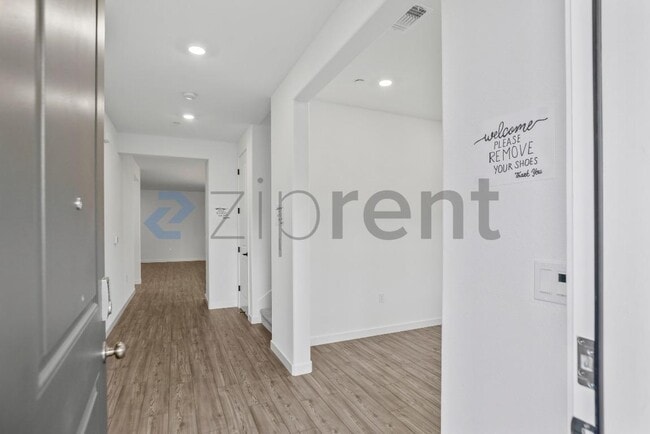 Building Photo - 3284 Oak Trl Dr