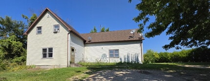Building Photo - Charming 3-Bedroom  Refurbished Duplex  on 911  Suprise Ending Rd  New London