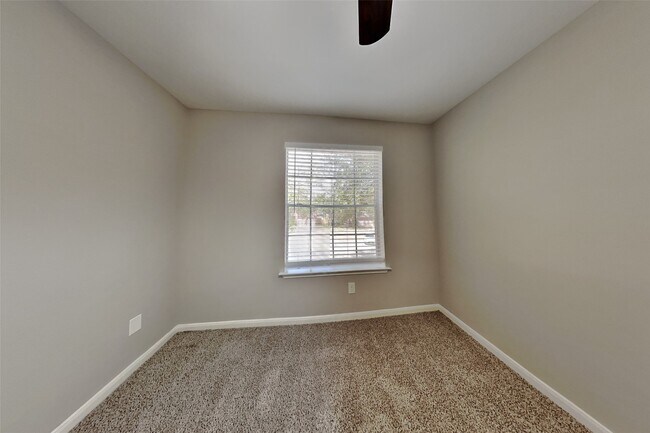 Building Photo - 13007 Bretford Ct