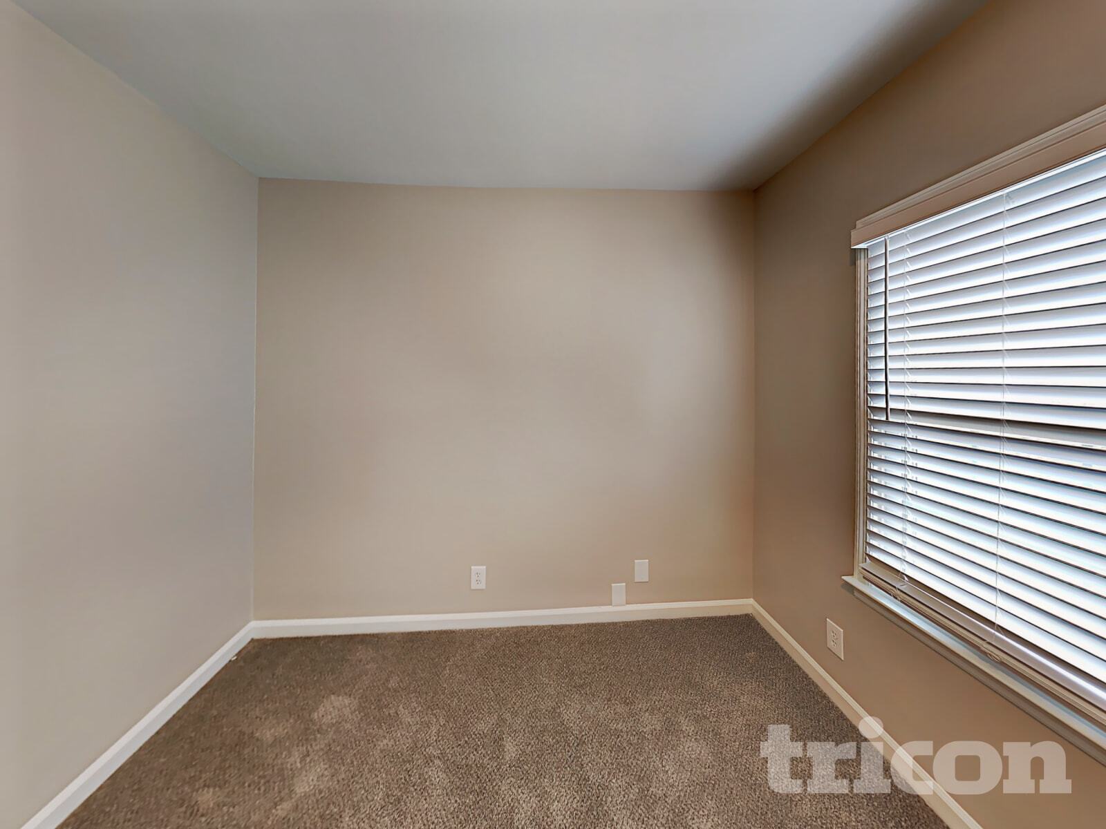 Building Photo - 2113 Putnam Ln