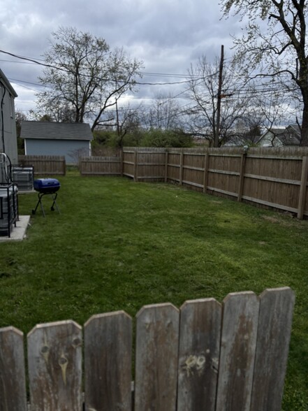 Building Photo - 669 Gibbard Ave