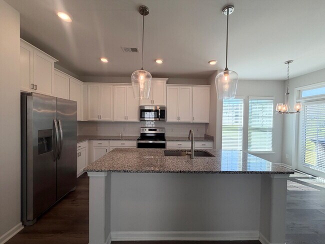 Building Photo - Three Bedroom Home in Millstone Landing!