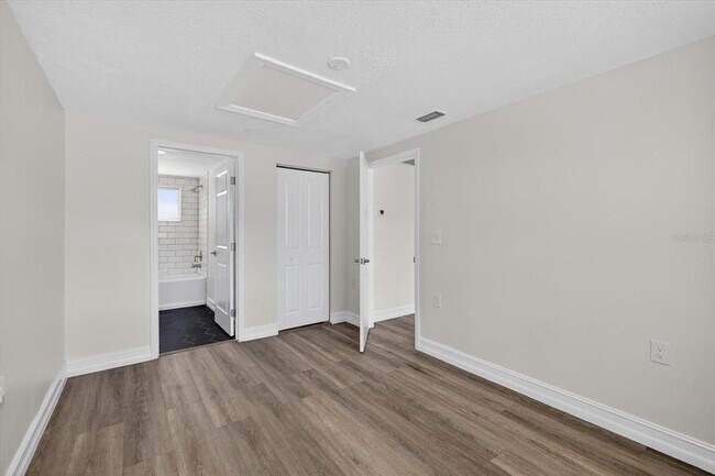Building Photo - 5409 Oceanic Rd
