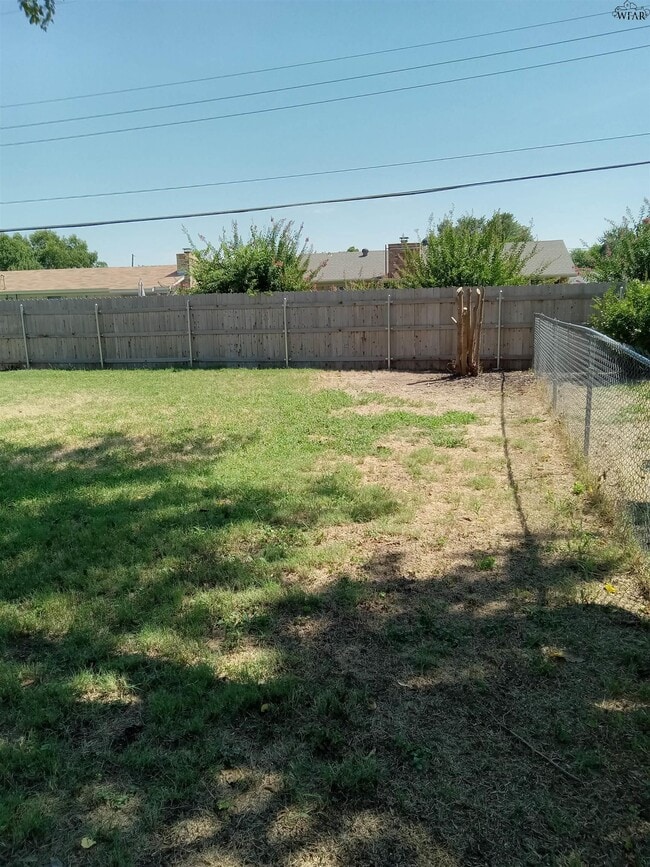 Building Photo - 2313 Randolph Dr