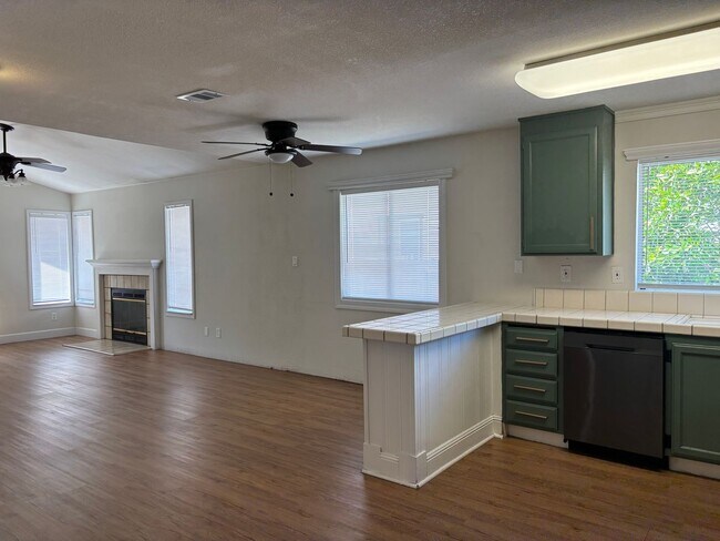 Building Photo - 374 Aaron Cir
