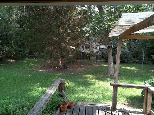 Building Photo - **UPCOMING**East Columbus 3 bedroom/1 bath...