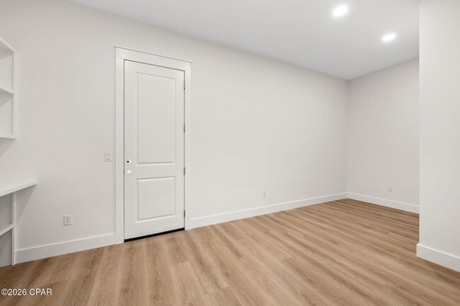 Building Photo - 114 Lake Merial Trail