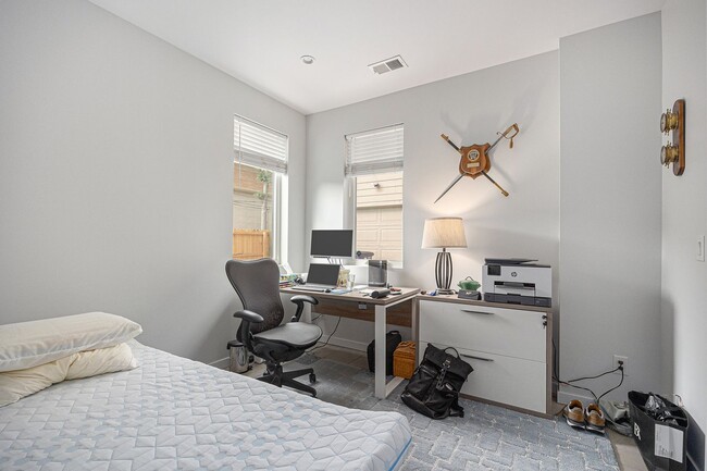 Building Photo - End unit Townhome with Stunning Views from...