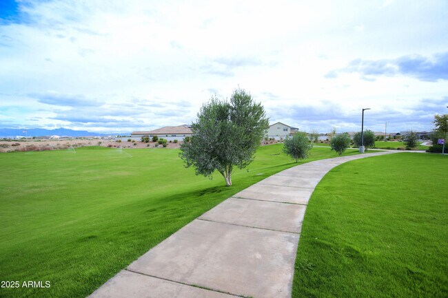 Building Photo - 773 W Lark Dr