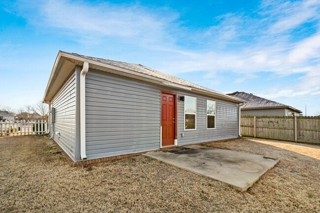 Building Photo - Fayetteville home | Near U of A