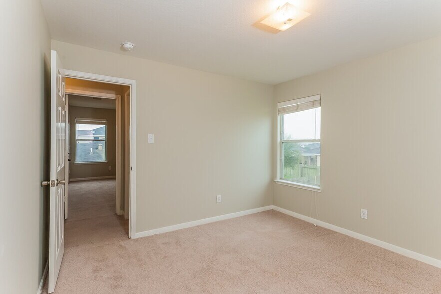 Building Photo - 4419 Thistle Pond Ct