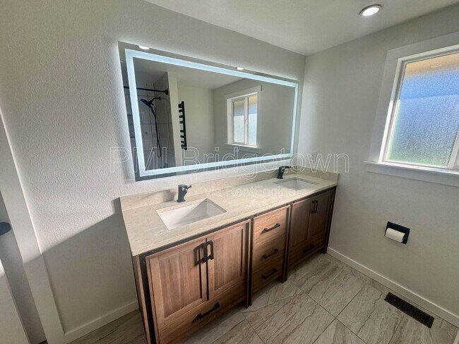 Building Photo - 670 NE 22nd St