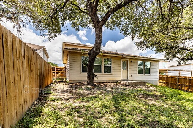 Building Photo - 802 Amber Knoll