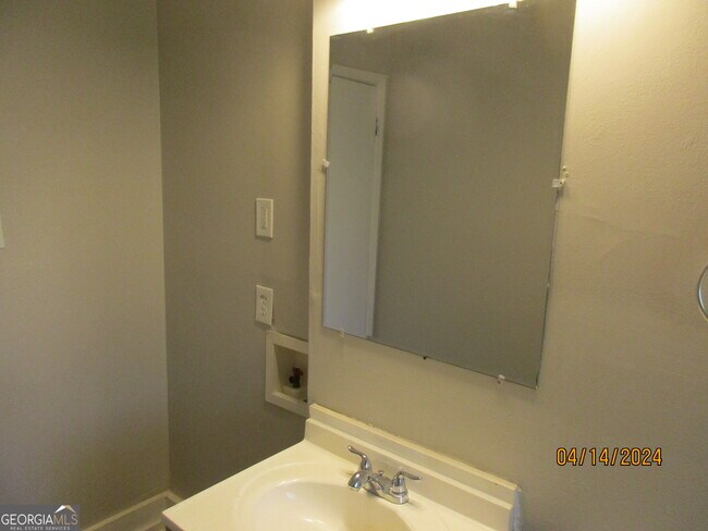 Building Photo - 2907 Palm Dr