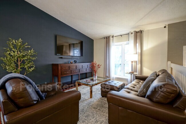Building Photo - 2808 Lakeshire Ln