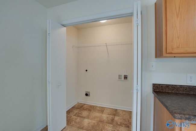 Building Photo - 198 Cloverbrook Dr