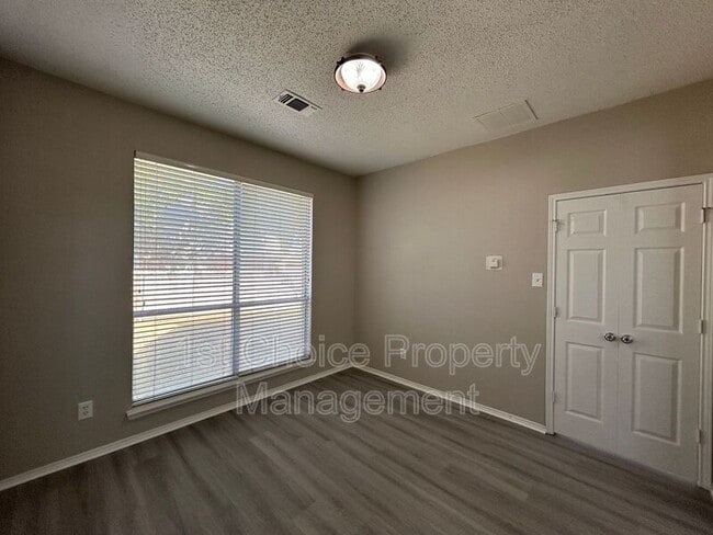 Building Photo - 4805 Misty Ridge Dr